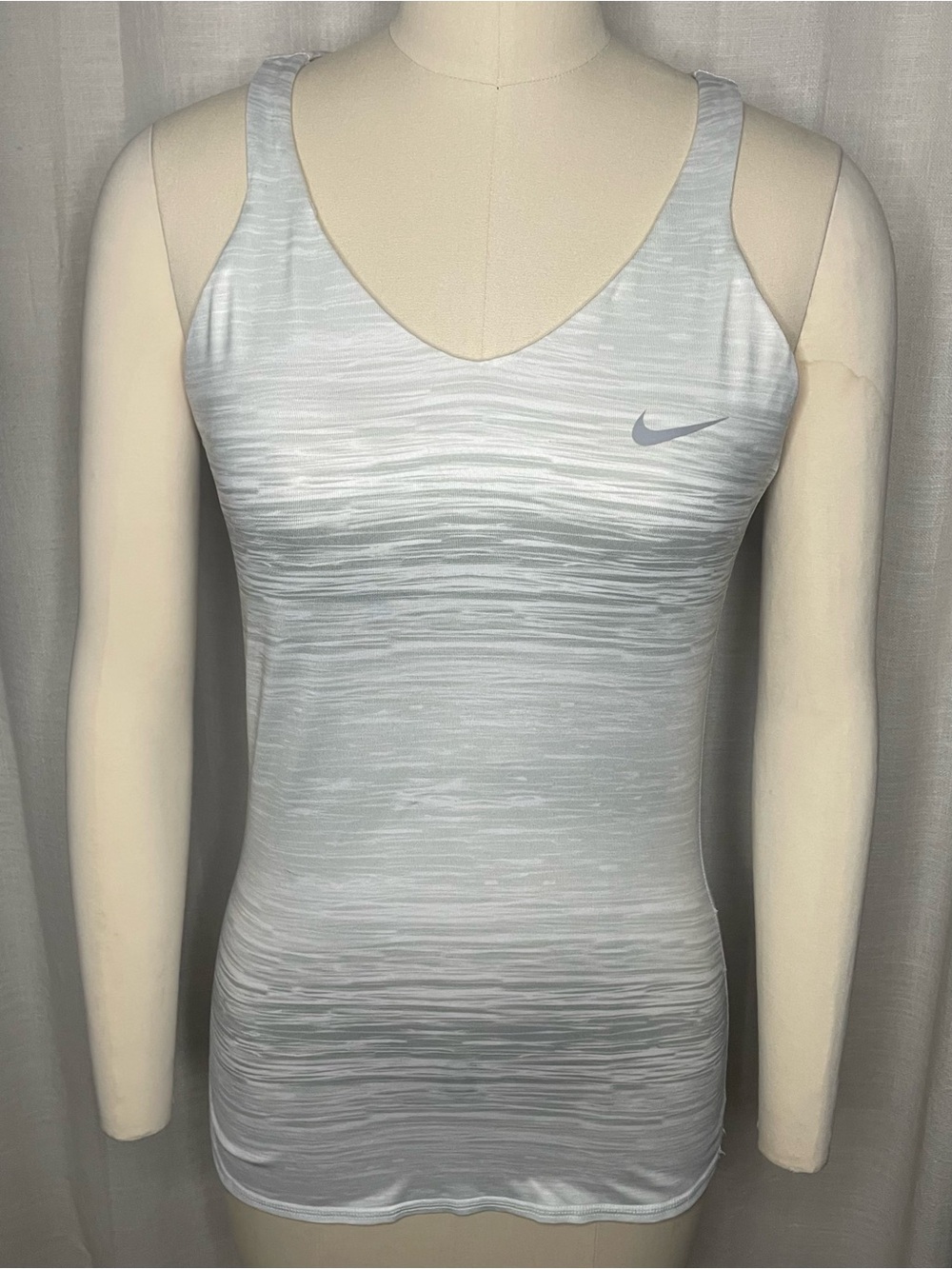 🤍Nike Women’s Light Heather Gray Performance Tank Size S